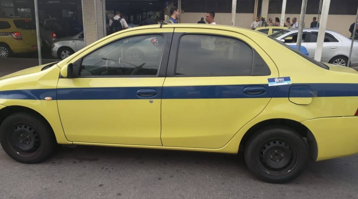 Veículos que realizam transporte remunerado de passageiros