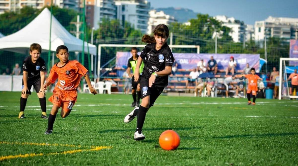 Com 9 anos, Juju Gol é promessa do futebol feminino