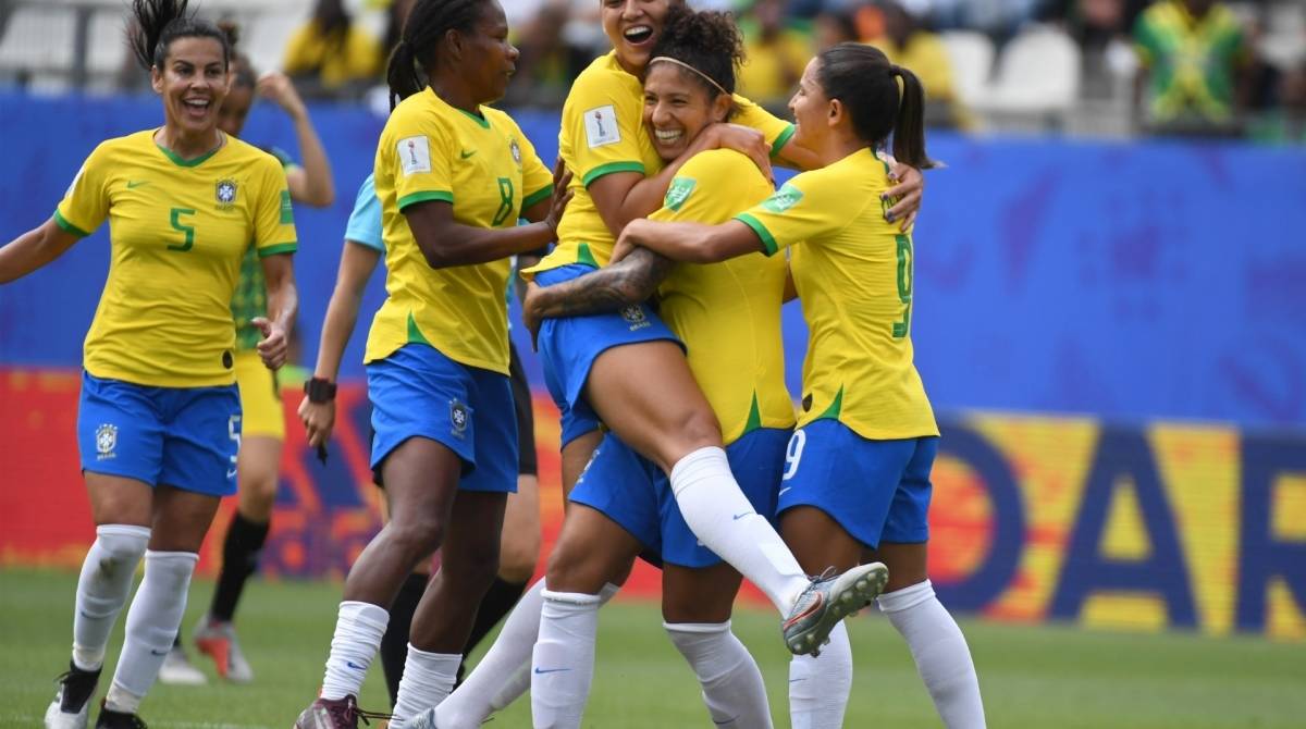 Brazil's forward Cristiane (2ndR) is congratulated by teammates after scoring a goal during the France 2019 Women's World Cup Group C football match between Brazil and Jamaica on June 9, 2019, at the Alpes Stadium in Grenoble, central-eastern France. (Photo by Jean-Pierre Clatot / AFP)