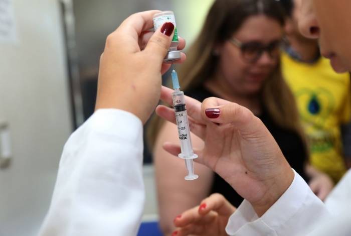 Vacina da gripe está disponível para todos na rede pública municipal
