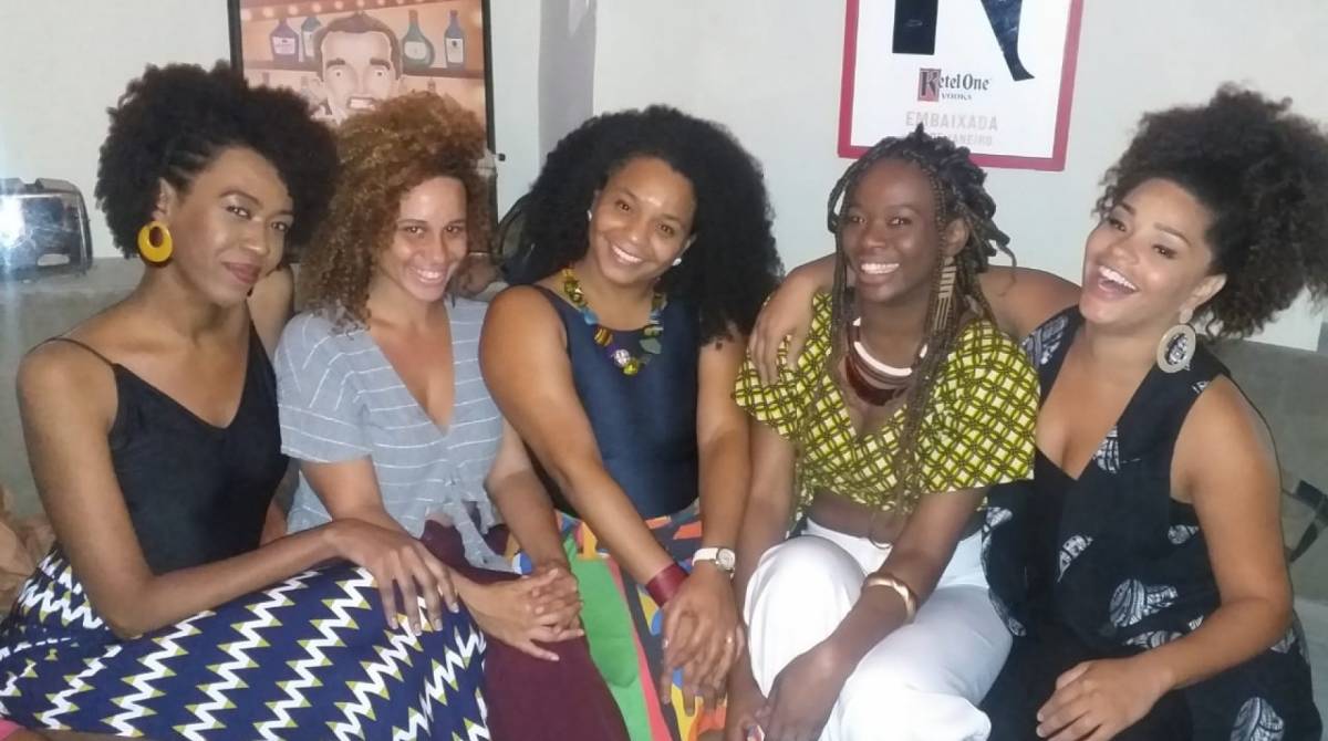 Noemia Oliveira comemora aniversário com amigos