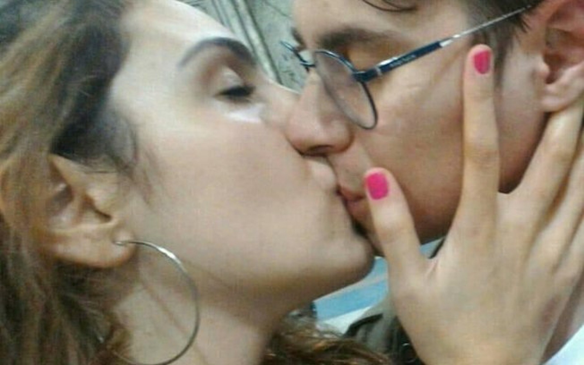 Último beijo entre Rafael Miguel e a namorada, Isabela - Reprodução