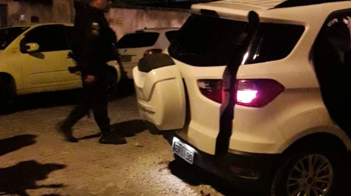 Corpos estava em um Ford Ecosport branco