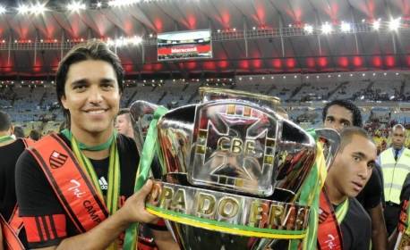 Ex-atacante do Flamengo não chega a acordo com clube e fica livre no mercado