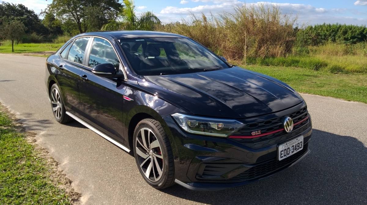 Conjunto de iluminação dianteiro do Jetta GLI é Full-LED e tem assinatura exclusiva