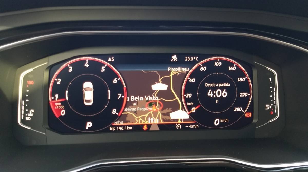 Painel de instrumentos com tela de 10 polegadas é destaque no modelo. Equipamento pode ser configurado ao gosto do motorista