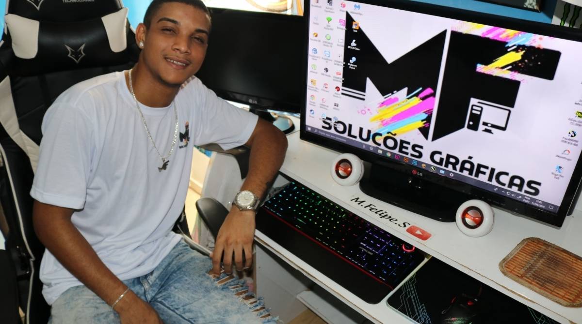 Rio,12/06/2019 -MADUREIRA- ECONOMIA - Materia Especial, Empreendedorismo para driblar o desemprego. Na foto, designer gráfico, Marcos Felipe. Foto: Cléber Mendes/Agência O Dia