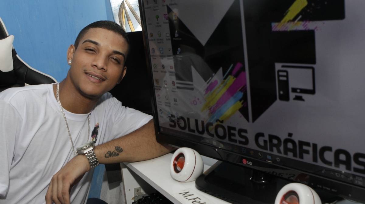 Rio,12/06/2019 -MADUREIRA- ECONOMIA - Materia Especial, Empreendedorismo para driblar o desemprego. Na foto, designer gráfico, Marcos Felipe. Foto: Cléber Mendes/Agência O Dia