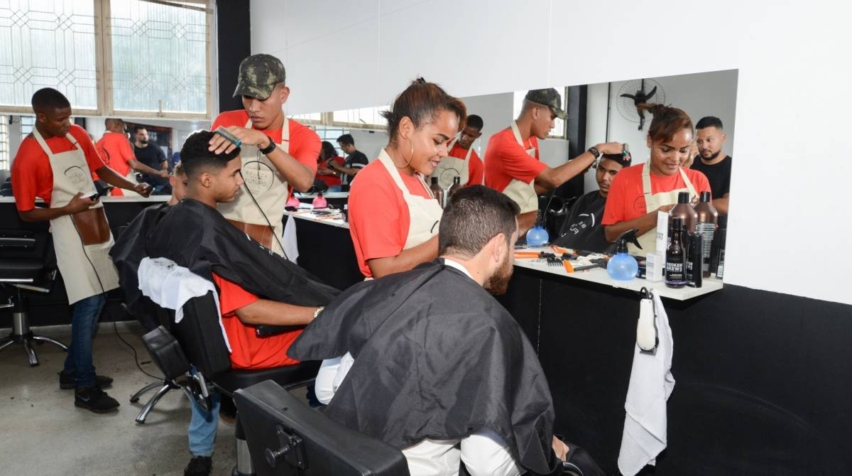 Redken lança projeto de capacitação profissional de barbeiros em Nova Iguaçu  - DIVULGAÇÃO