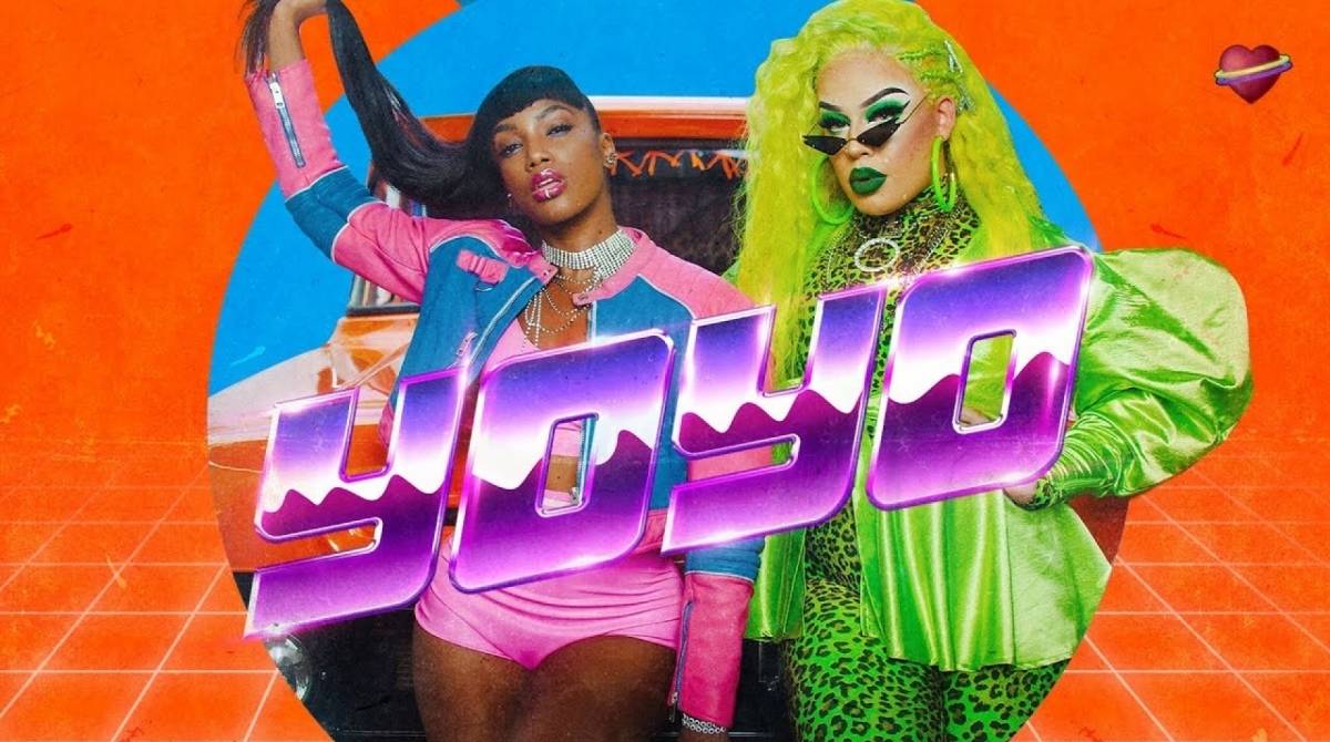 Gloria Groove e IZA em cenas do clipe 