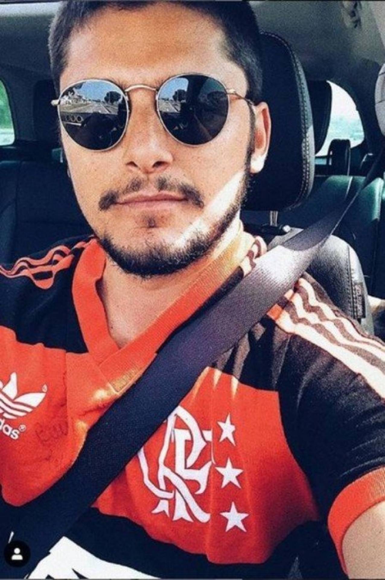 Bruno Gissoni com a camisa do Flamengo