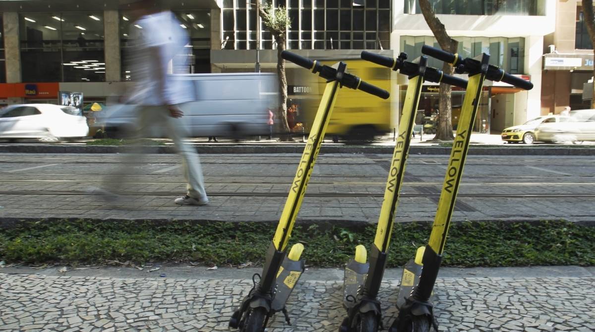 Patinetes no centro do Rio.    - Estefan Radovicz