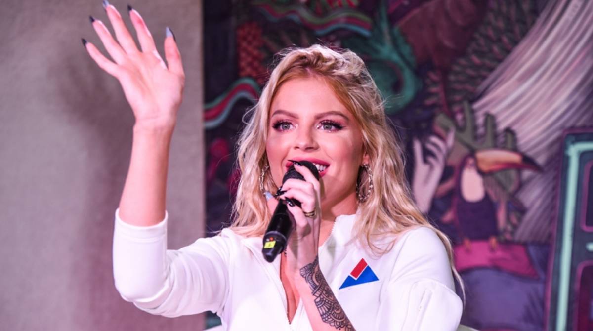 Luisa Sonza faz pocket show para lançar seu álbum, 'Pandora'