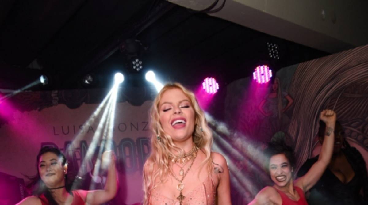 Luisa Sonza faz pocket show para lançar seu álbum, 'Pandora'