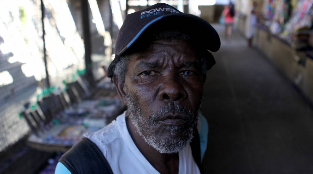Marino Silva chama a atenção para os alagamentos constantes na região - Luciano Belford/Ag&ecirc;ncia O Dia