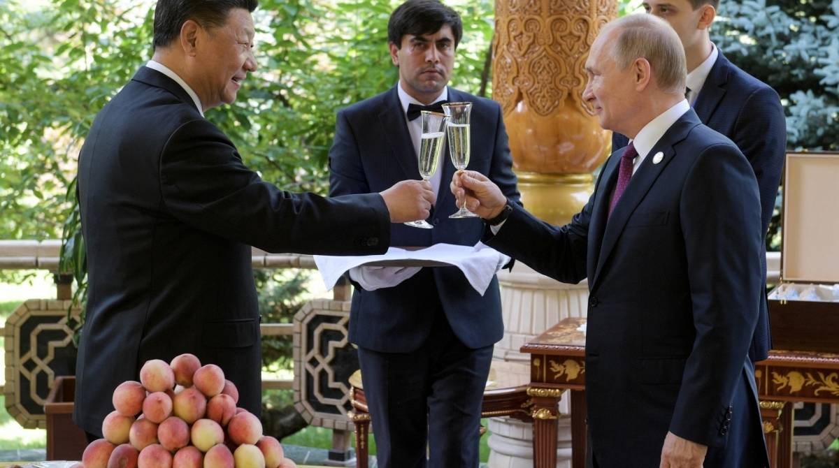 Putin e Xi Jinping confraternizam no dia de aniversário do presidente da China - Alexei Druzhinin / Sputnik / AFP