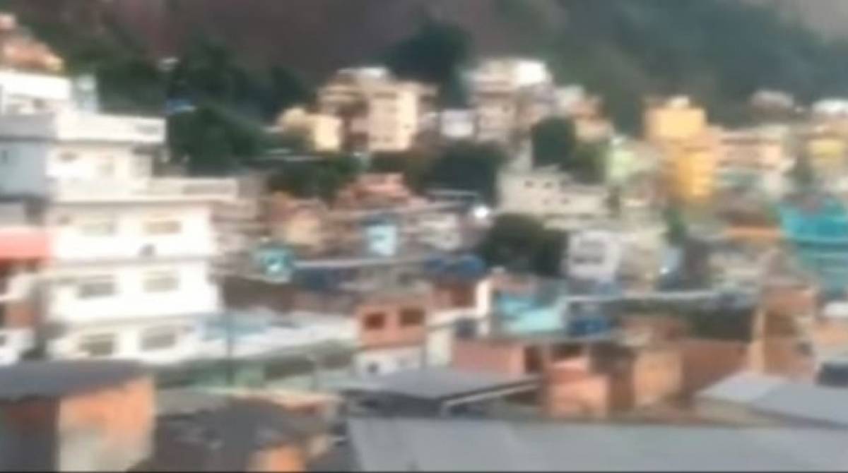 Vídeo mostra intenso tiroteio no Vidigal - Reprodução vídeo / OTT-RJ