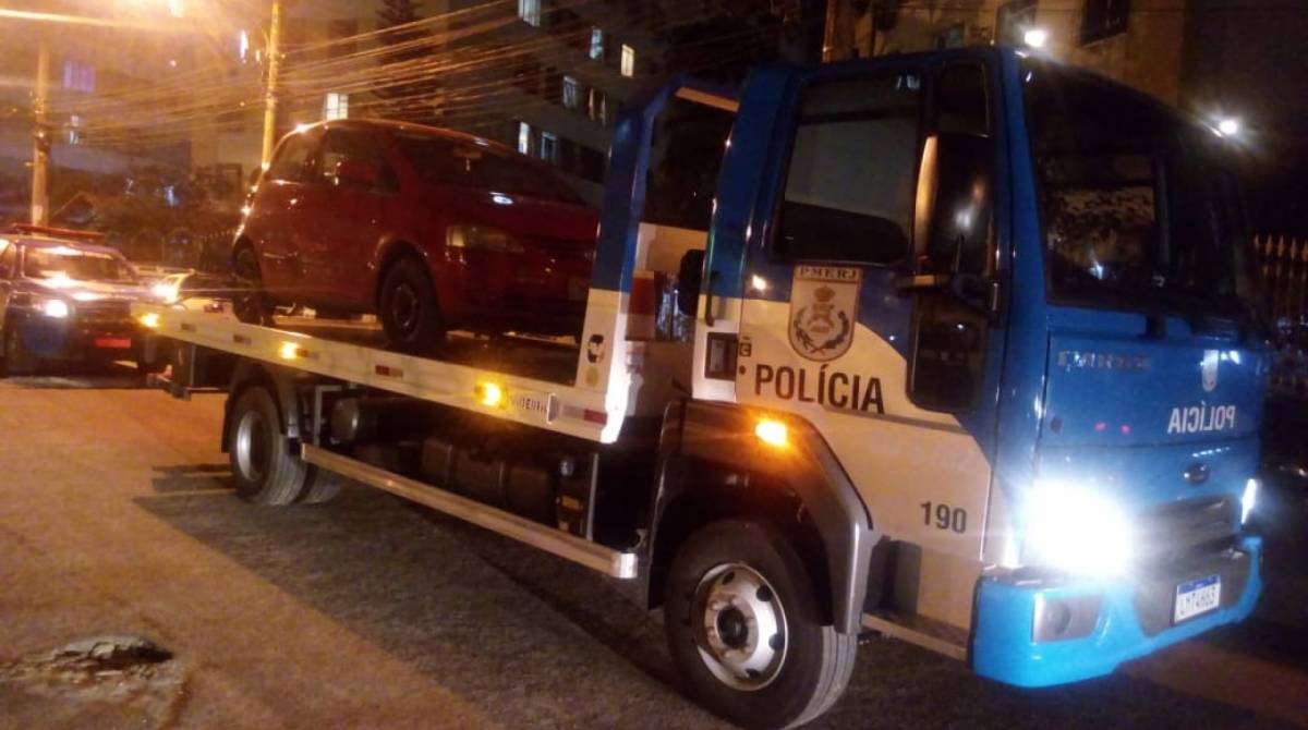 Veículo consta com seis multas no período de 2007 até 2010, sendo três gravíssimas - Divulgação / Polícia Militar 