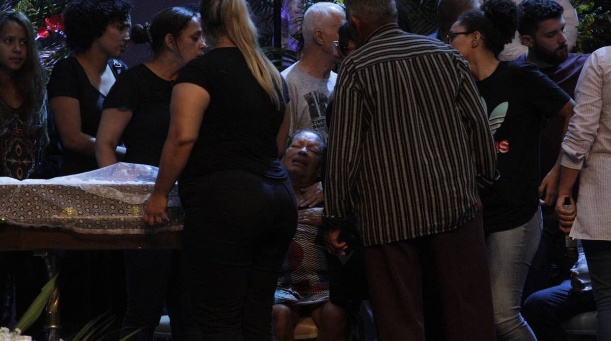 Neste domingo (16), o pastor Anderson do Carmo de Souza, marido da deputada federal e cantora gospel Flordelis (PSD-RJ), foi morto a tiros em casa, em Pendo