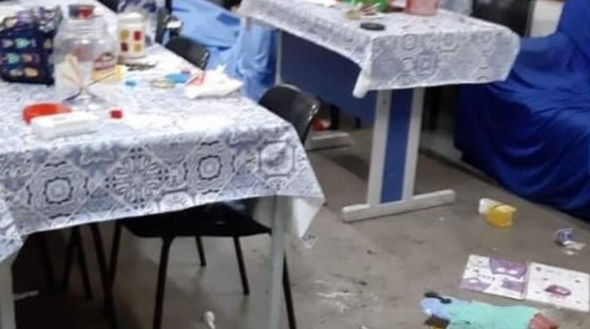 Local foi depredado por v&acirc;ndalos na madrugada desta segunda-feira - Reprodução / Internet