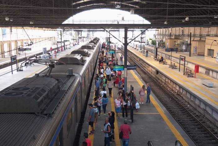 Trens circularam com atrasos nesta manhÃ£
