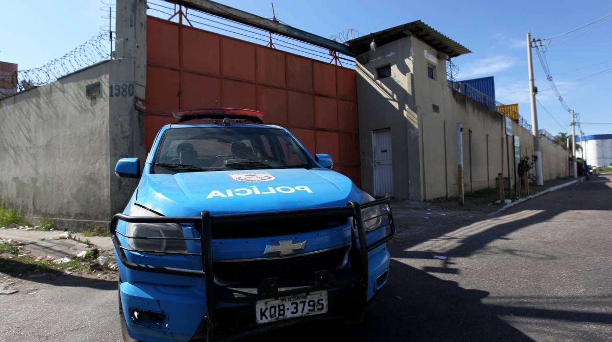 Rio de Janeiro - 18/06/2019 -  Duas crian&ccedil;as e um adulto foram v&iacute;timas de bala perdida, na manh&atilde; desta ter&ccedil;a-feira, ap&oacute;s uma tentativa de assalto ao centro de distribui&ccedil;&atilde;o do Carrefour, que fica na Rodovia Washington Lu&iacute;s (BR-040), em Duque de Caxias, na Baixada Fluminense. Outras tr&ecirc;s pessoas morreram. Foto: Luciano Belford/Agencia O Dia