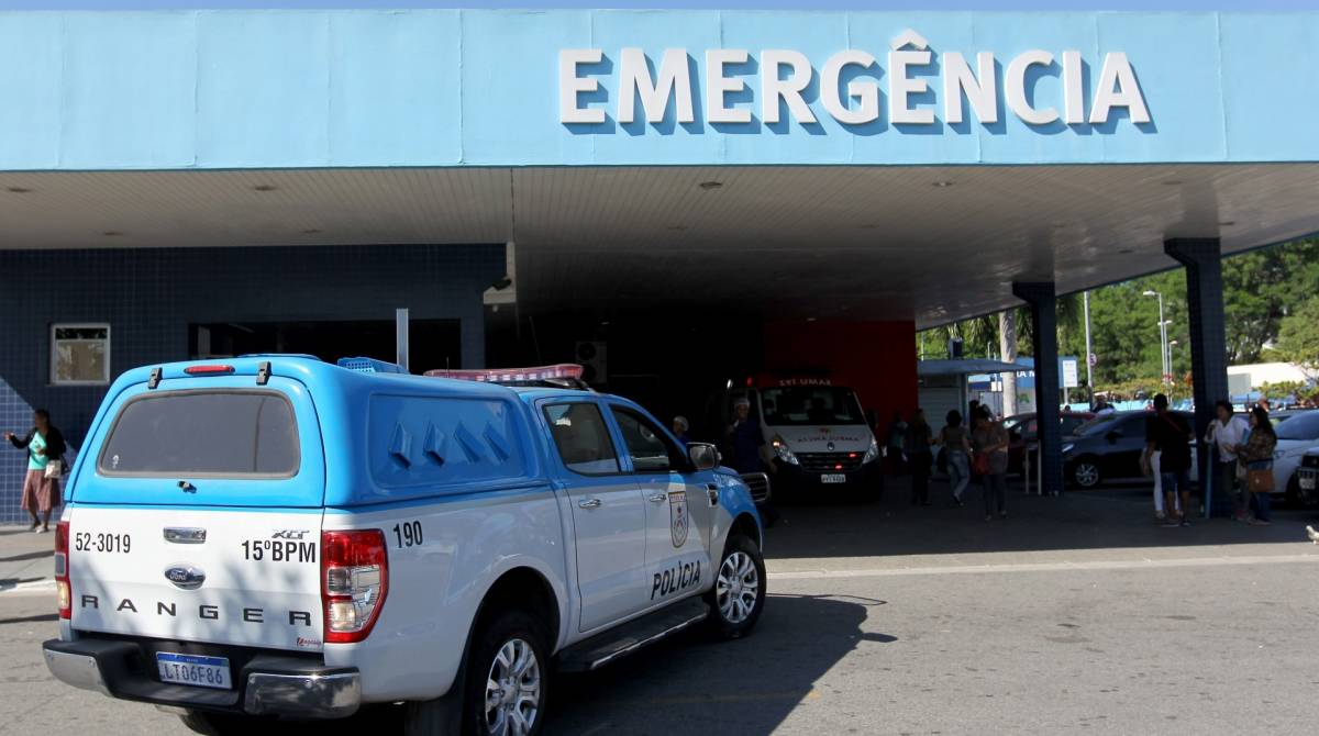Rio de Janeiro - 18/06/2019 -  Duas crian&ccedil;as e um adulto foram v&iacute;timas de bala perdida, na manh&atilde; desta ter&ccedil;a-feira, ap&oacute;s uma tentativa de assalto ao centro de distribui&ccedil;&atilde;o do Carrefour, que fica na Rodovia Washington Lu&iacute;s (BR-040), em Duque de Caxias, na Baixada Fluminense. Outras tr&ecirc;s pessoas morreram. Foto: Luciano Belford/Agencia O Dia
