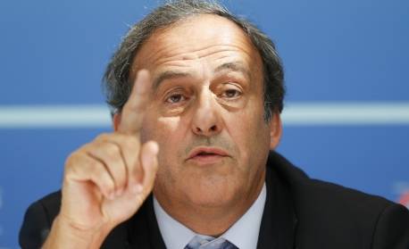 Michel Platini aponta retorno ao futebol e defende de novo a Copa no Catar