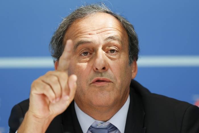 Michel Platini &eacute; liberado da pris&atilde;o ap&oacute;s interrogat&oacute;rio policial: 'D&oacute;i'