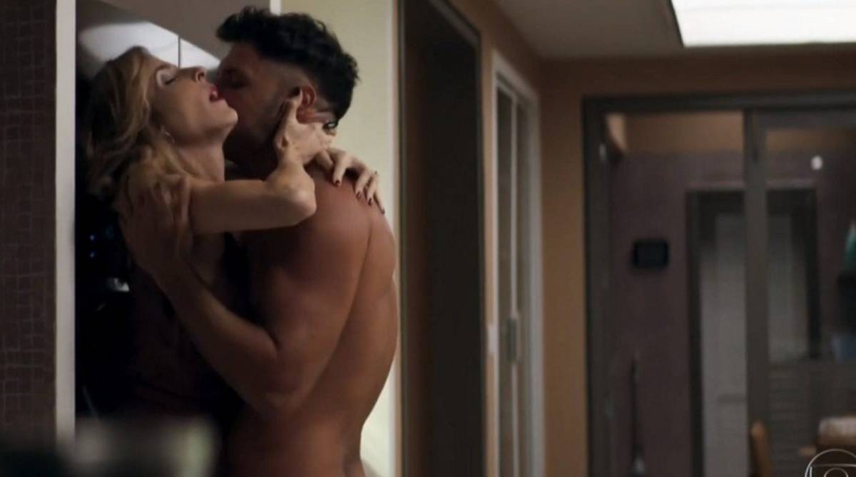 Lyris (Deborah Evelyn) e Tonho (Betto Marque) 