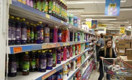 Mercados poderão ser obrigados a colocar funcionários para atender pessoas com deficiência