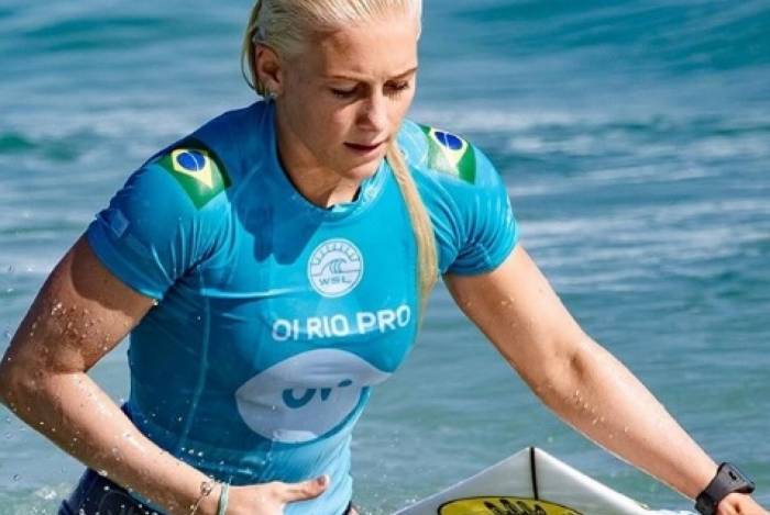 Tatiana Weston-Webb decidiu representar o Brasil no surfe mundial