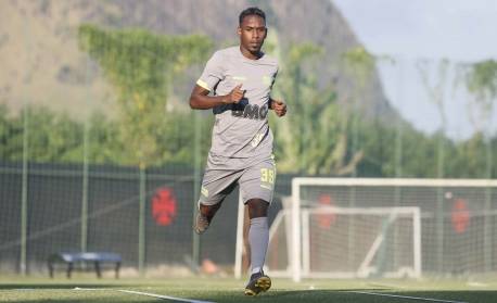 Atacante que jogou apenas quatro jogos entra com processo contra o Vasco