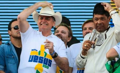 Alinhada a Bolsonaro, bancada evangélica se consolida e já alcança 80% dos partidos
