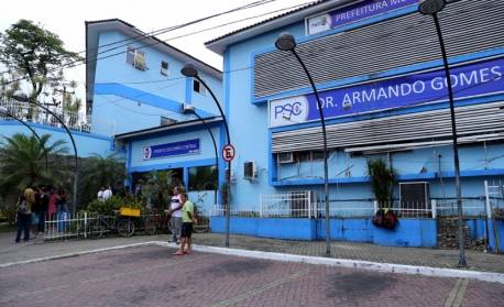 'Evoluindo bem', diz mãe de jovem esfaqueada em São Gonçalo