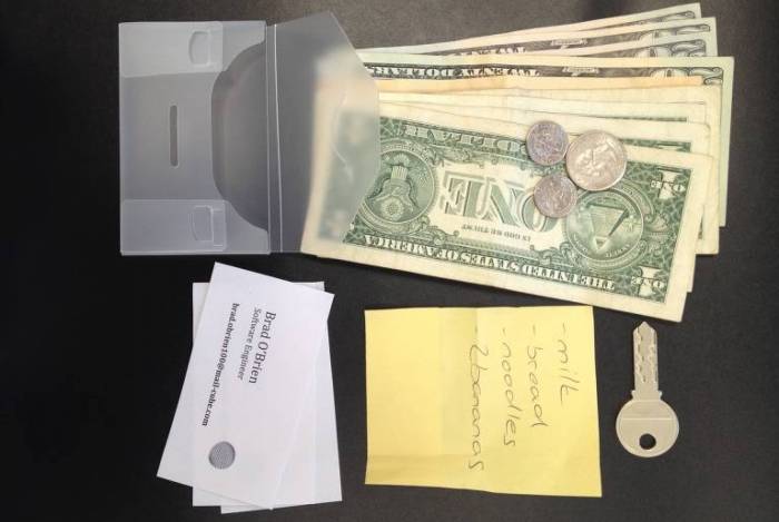 Maioria devolve carteira perdida com dinheiro, diz pesquisa em 40 pa&iacute;ses