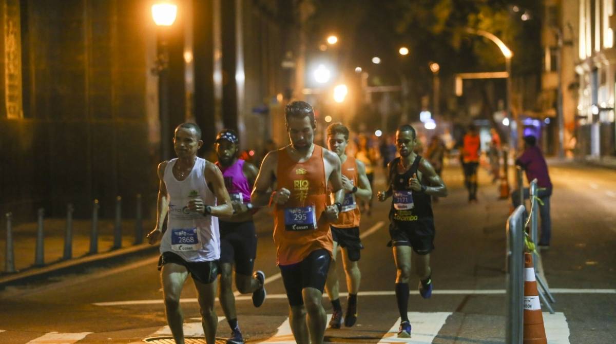 Rio, 23/06/2019 - Maratona do Rio . Na foto Corredoraes passando em frente a igreja da Candelaria, . Foto: Ricardo Cassiano/Agencia O Dia