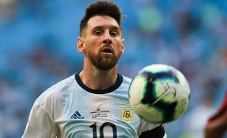 Campeão do mundo com o Brasil em 1970 compara Messi a Pelé: ‘Igual em talento’