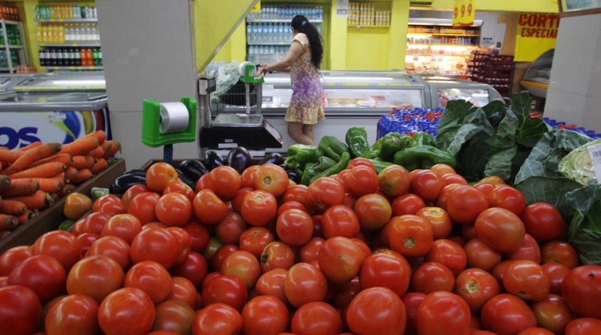 ECONOMIA - Mat&eacute;ria sobre pre&ccedil;os dos alimentos. Foto feita no Supermercado Big Market da Lapa.