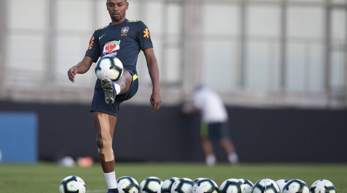Fernandinho voltou a treinar e vai substituir Casemiro na quinta-feira - Lucas Figueiredo/CBF