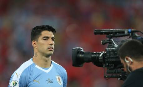 Com dois brasileiros, jornal revela lista de times interessados em Luís Suarez