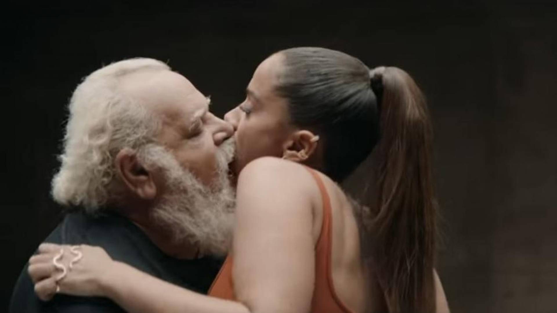 Anitta em cena do clipe 'N&atilde;o Perco Meu Tempo'