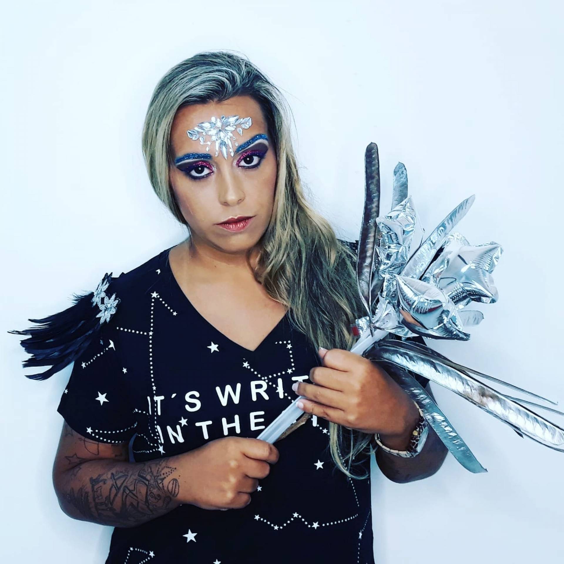 Uma das caracteriza&ccedil;&otilde;es de Cl&aacute;udia Carvalho