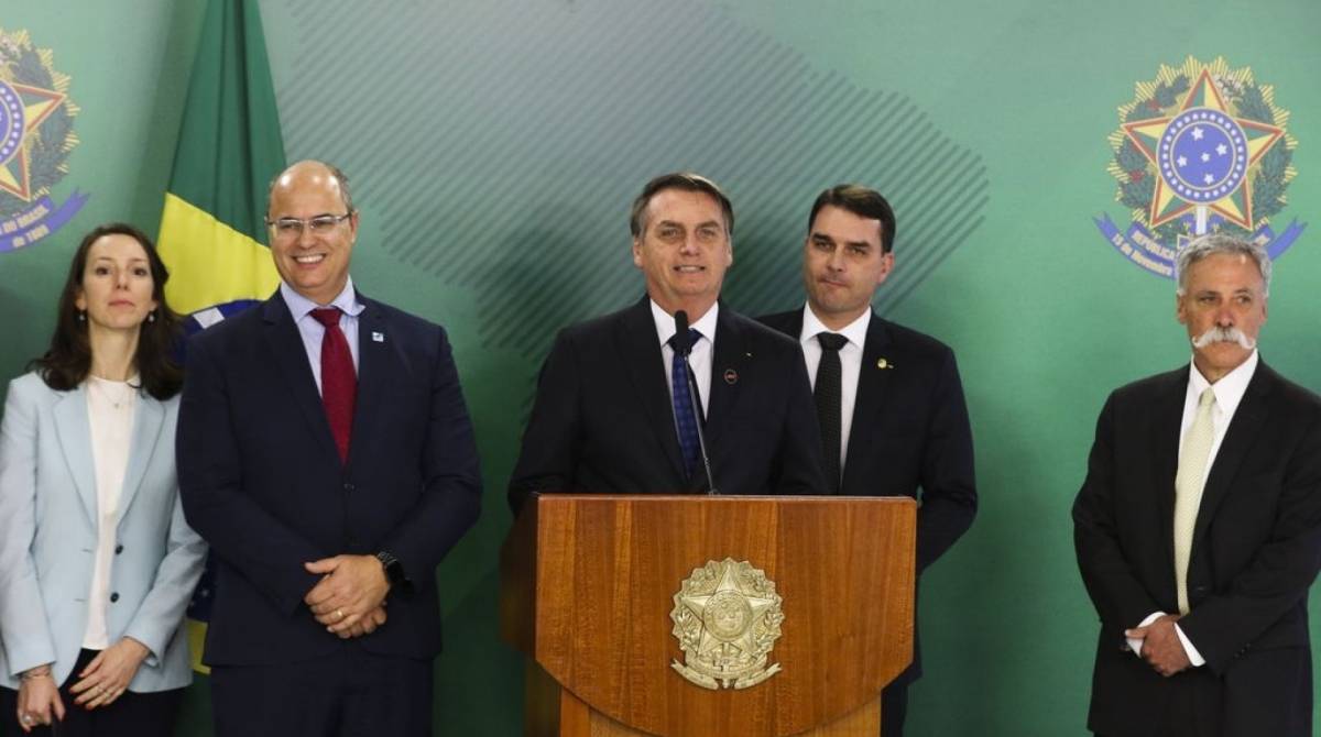 Presidente Bolsonaro recebe o CEO da Liberty Media, grupo que comanda a Fórmula 1, Chase Carey, acompanhado do governador do Rio, Wilson Witzel, e do senador Flávio Bolsonaro - Valter Campanato/Agência Brasil