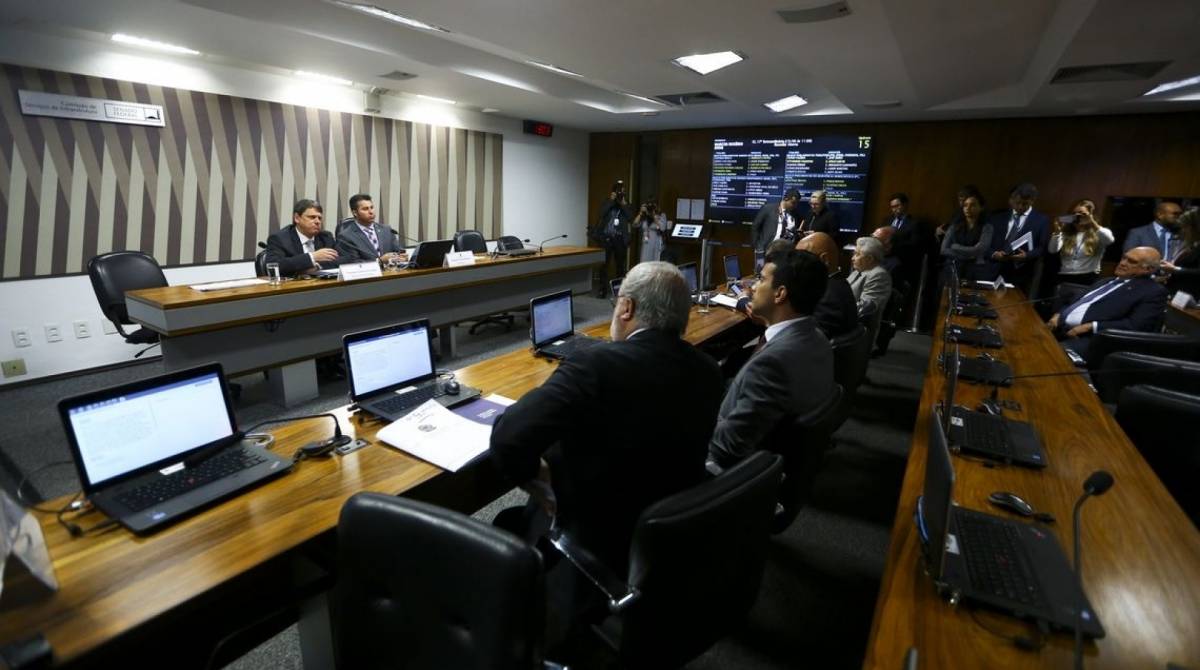 O ministro da Infraestrutura, Tarcísio de Freitas, participa de audiência pública na Comissão de Serviços de Infraestrutura do Senado - Marcelo Camargo / Agência Brasil