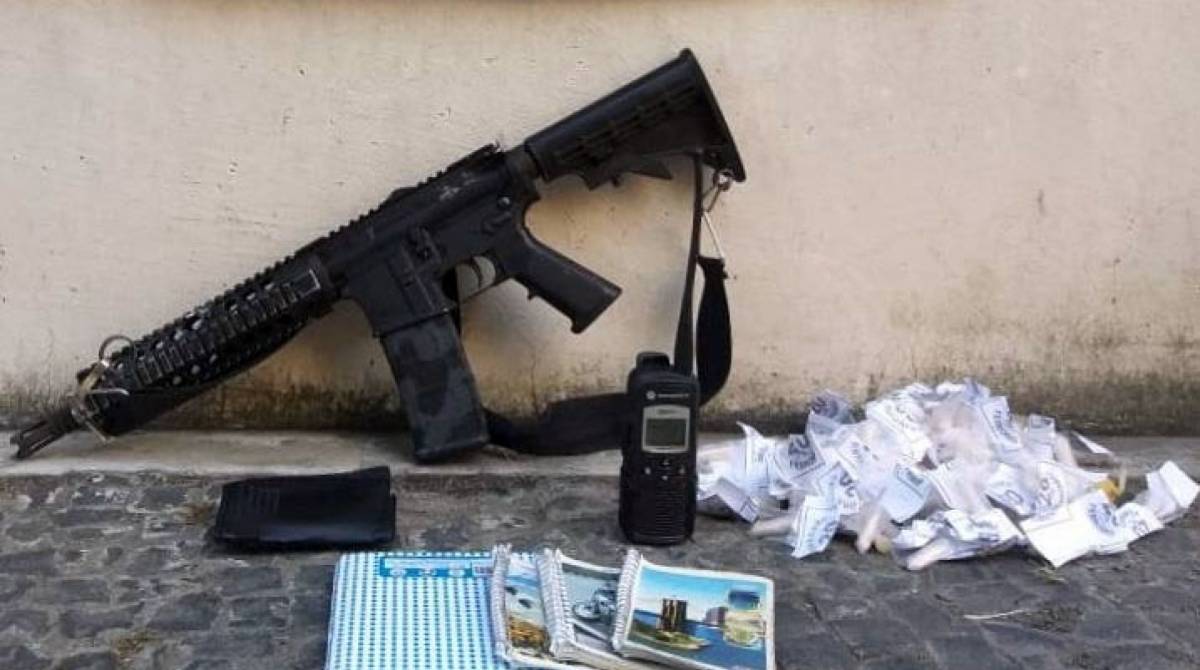 Material encontrado com um dos suspeitos - Reprodução / Polícia Militar