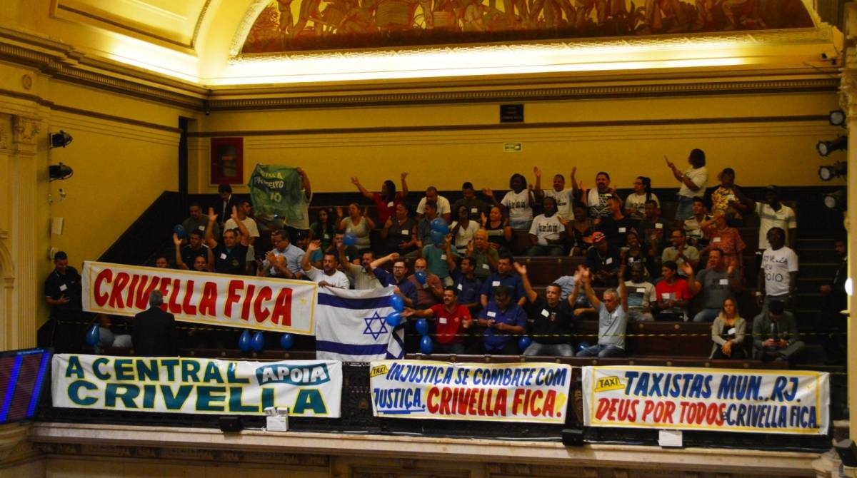 2019-06-25 - AG&Ecirc;NCIA DE NOT&Iacute;CIAS/PARCEIRO - Vereadores realizam vota&ccedil;&atilde;o do relat&oacute;rio da Comiss&atilde;o de impeachment do prefeito Marcelo Crivella (PRB) na C&acirc;mara dos Vereadores, Centro do Rio, nesta ter&ccedil;a-feira (25). Foto: Paulo Carneiro/Parceiro/Ag&ecirc;ncia O Dia