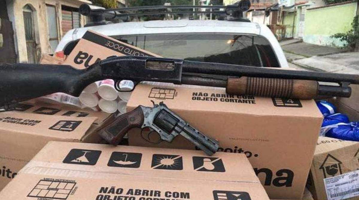 Material apreendido após denúncia anônima - Divulgação / Polícia Militar