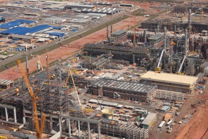 Petrobras paralisa parte de constru&ccedil;&atilde;o de gasoduto e do Comperj