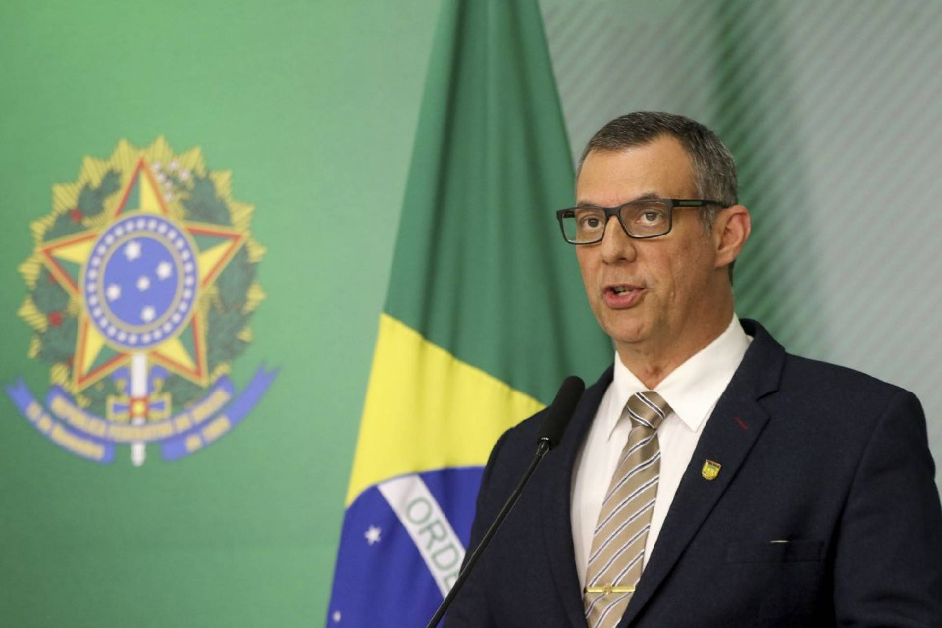 'O poder inebria, corrompe e destr&oacute;i', diz ex-porta-voz de Bolsonaro